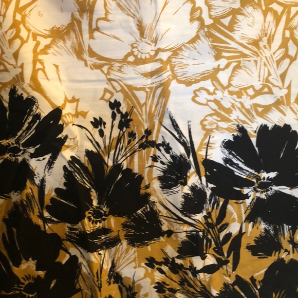 A31- Van Heusen skirt - Picture 2 of 9